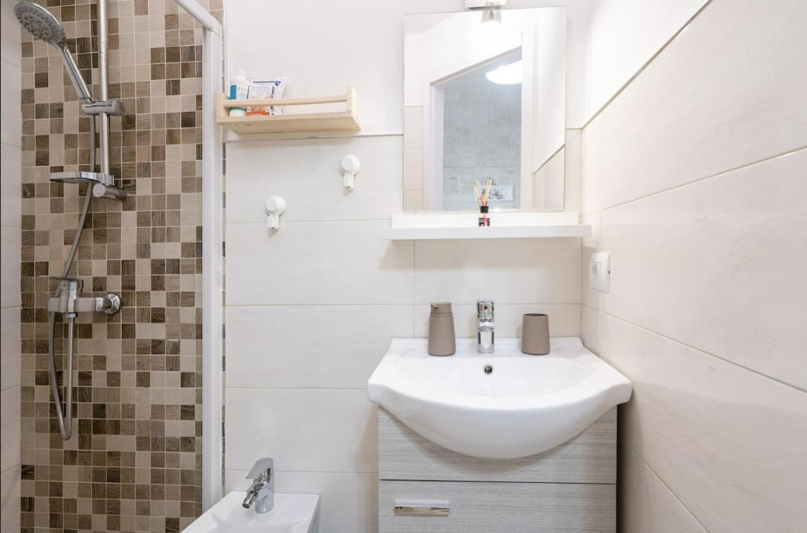 Chiarina Rooms 2 Полиньяно-а-Маре Экстерьер фото